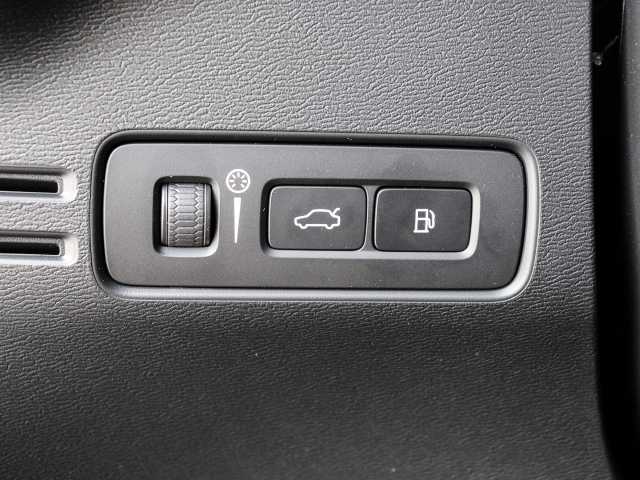 Volvo  Plus Dark Recharge Plug-In Hybrid 2WD T4 Twin Engine EU6d StandHZG Navi digitale