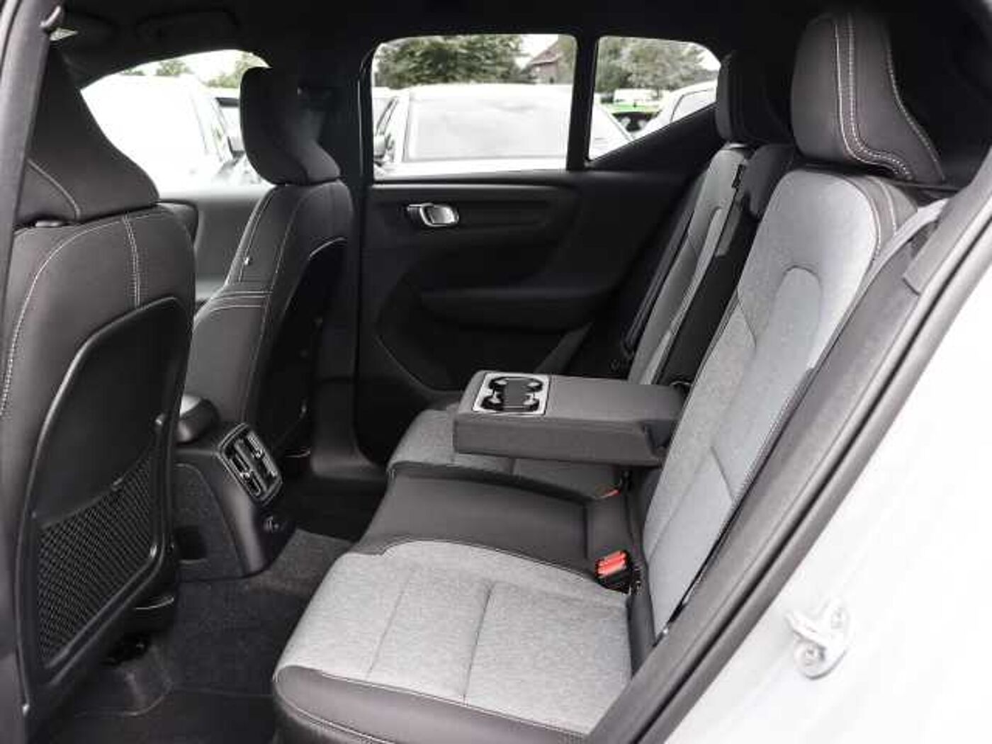 Volvo  Plus Dark Recharge Plug-In Hybrid 2WD T5 Twin Engine EU6d StandHZG Navi digitale