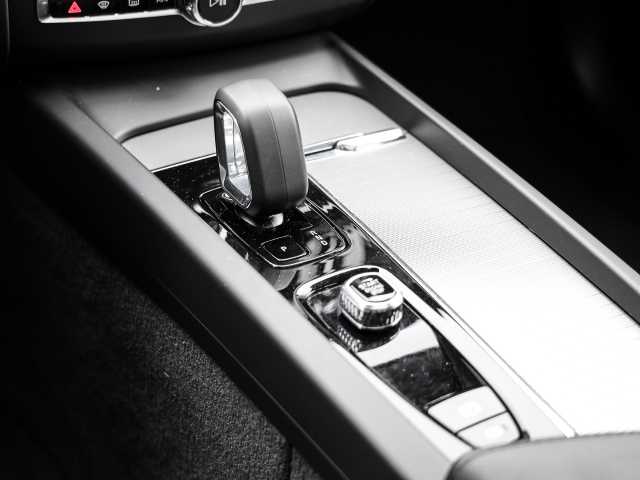 Volvo  Ultimate Dark Recharge Plug-In Hybrid AWD T8 Twin Engine EU6d Allrad HUD StandHZ