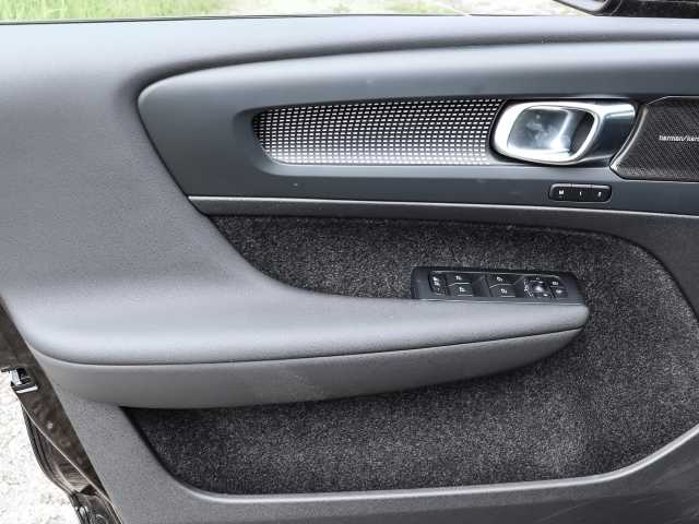 Volvo  Plus Dark 2WD B4 EU6d digitales Cockpit Memory Sitze Soundsystem HarmanKardon 36