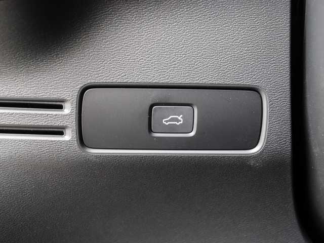Volvo  Plus Dark 2WD B4 EU6d digitales Cockpit Memory Sitze Soundsystem HarmanKardon 36