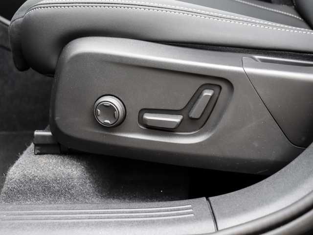Volvo  Plus Dark 2WD B4 EU6d digitales Cockpit Memory Sitze Soundsystem HarmanKardon 36