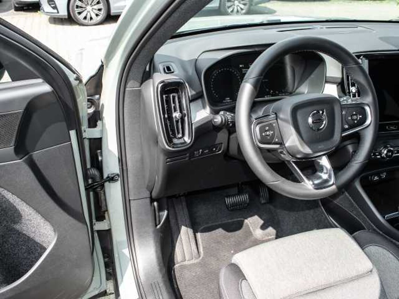 Volvo  Plus Dark Recharge Plug-In Hybrid 2WD T4 Twin Engine EU6d StandHZG Navi digitale