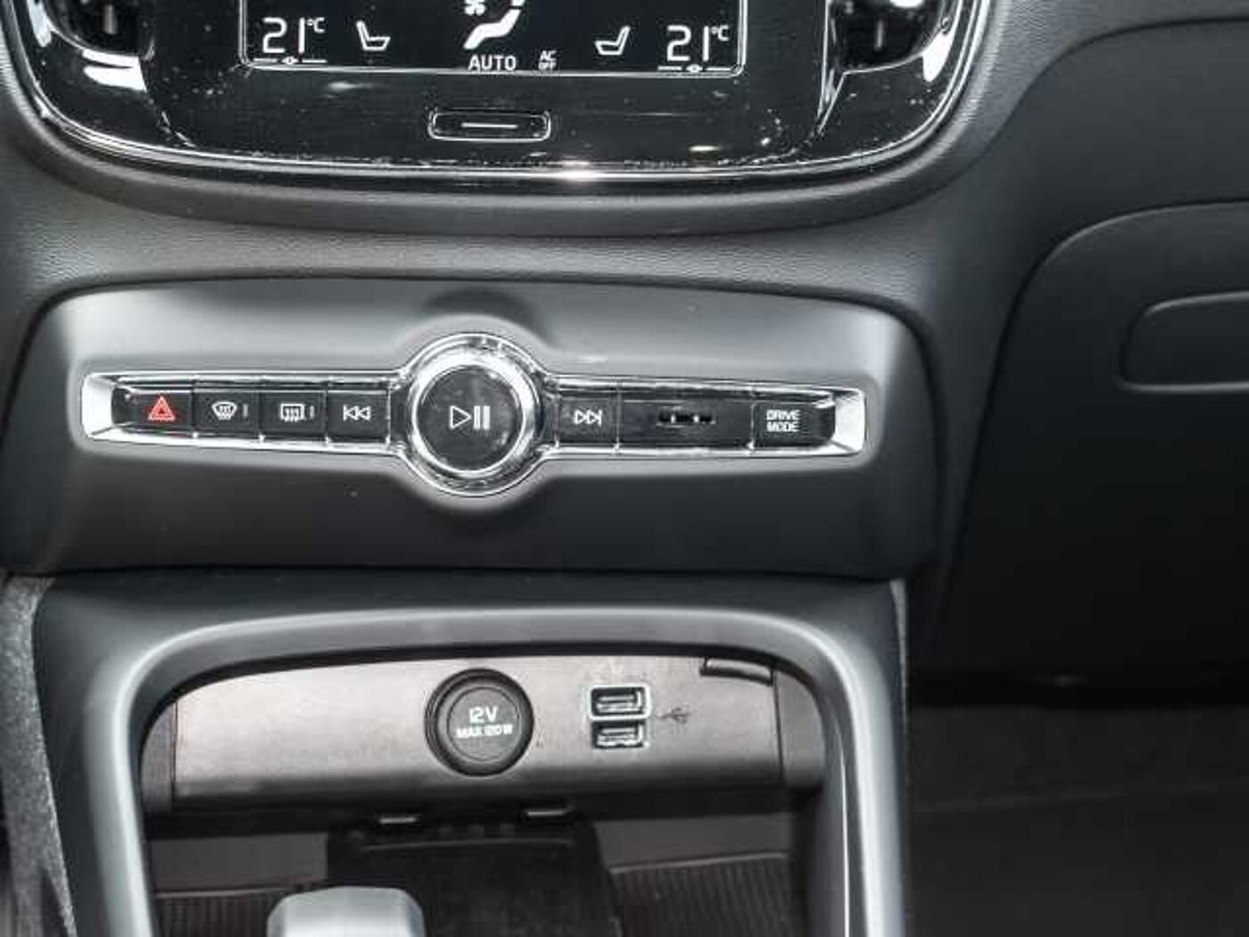 Volvo  Plus Dark Recharge Plug-In Hybrid 2WD T4 Twin Engine EU6d StandHZG Navi digitale