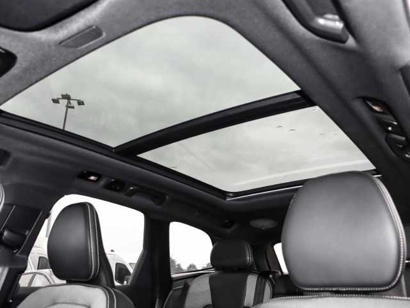 Volvo  Ultimate Dark Recharge Plug-In Hybrid AWD T8 Twin Engine EU6d Allrad HUD StandHZ