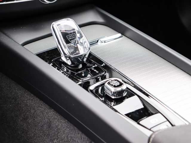 Volvo  Ultimate Dark Recharge Plug-In Hybrid AWD T8 Twin Engine EU6d Allrad HUD StandHZ
