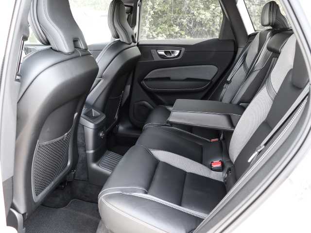 Volvo  Ultimate Dark Recharge Plug-In Hybrid AWD T8 Twin Engine EU6d Allrad HUD StandHZ