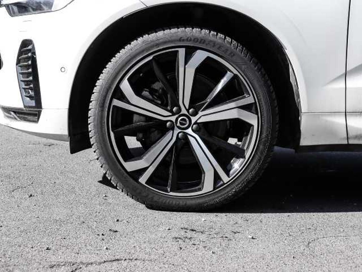 Volvo  Ultimate Dark Recharge Plug-In Hybrid AWD T8 Twin Engine EU6d Allrad HUD StandHZ