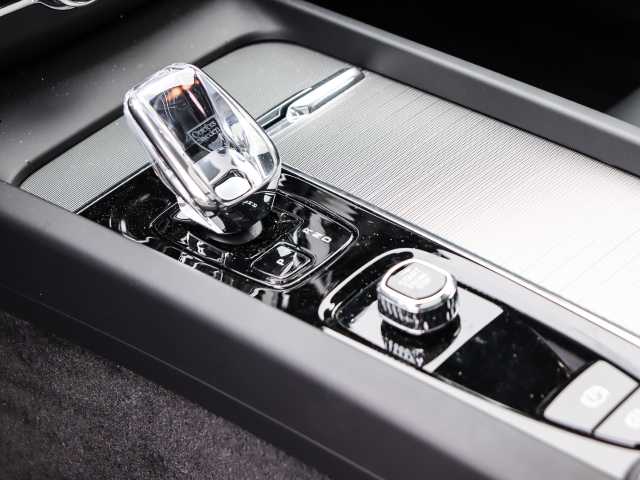 Volvo  Ultimate Dark Recharge Plug-In Hybrid AWD T8 Twin Engine EU6d Allrad HUD StandHZ