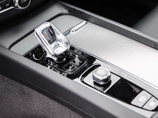 Volvo  Ultimate Dark Recharge Plug-In Hybrid AWD T8 Twin Engine EU6d Allrad HUD StandHZ