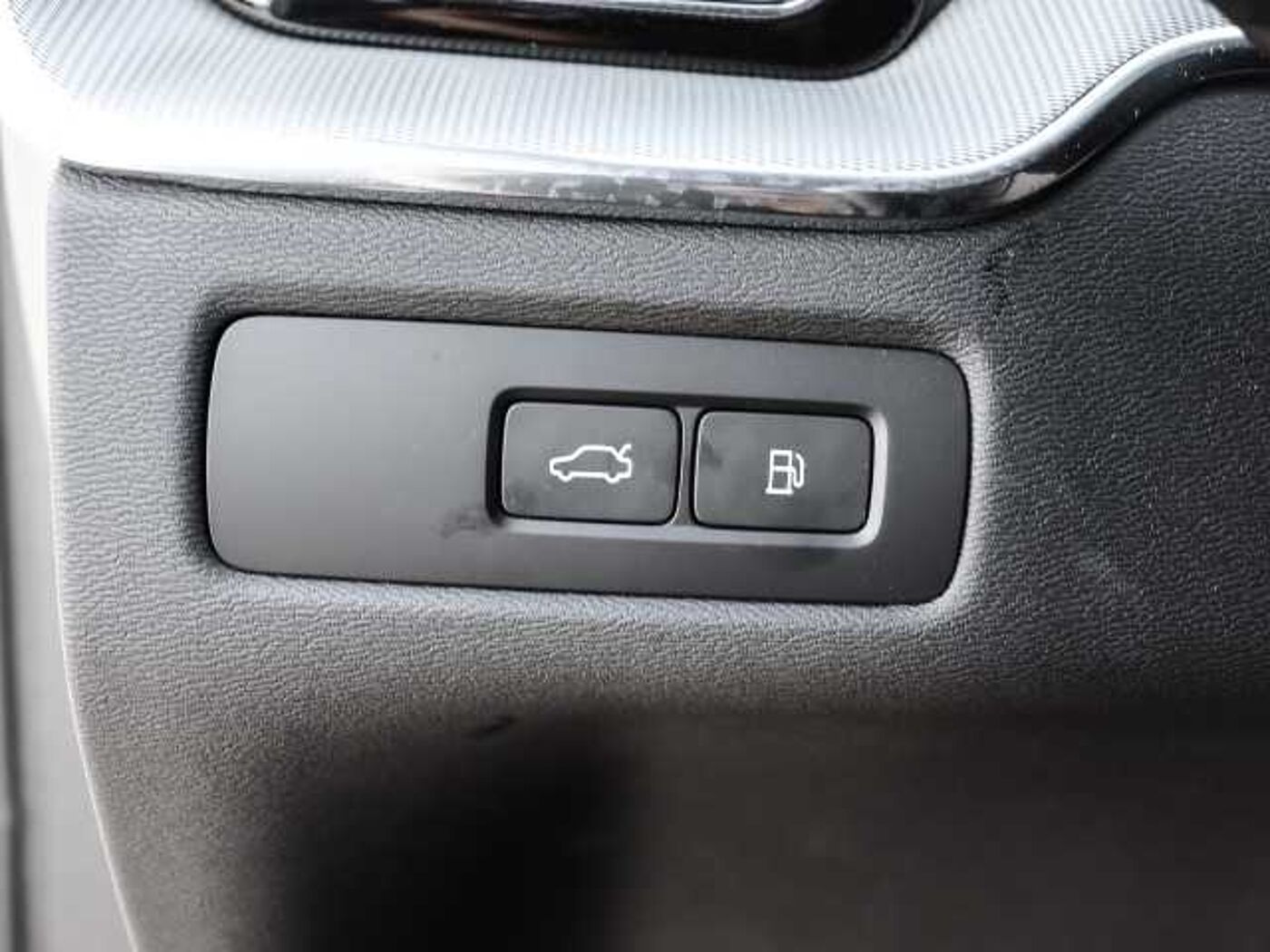 Volvo  Ultimate Dark Recharge Plug-In Hybrid AWD T8 Twin Engine EU6d Allrad HUD StandHZ