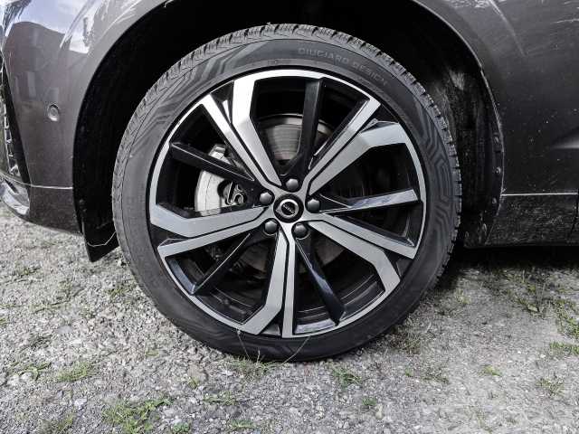 Volvo  Ultimate Dark AWD B5 Benzin EU6d Allrad HUD StandHZG Leder digitales Cockpit Mem