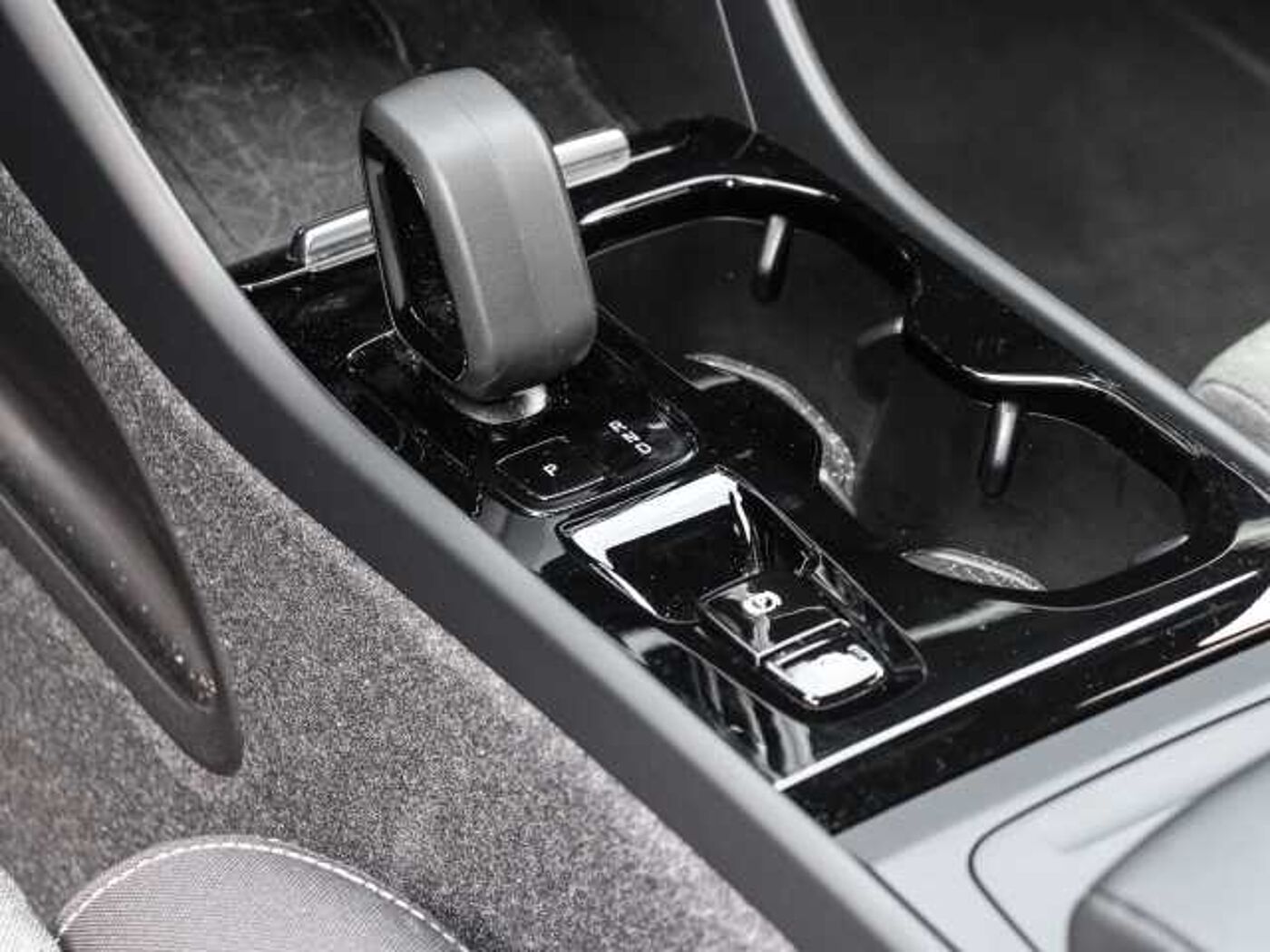 Volvo  Plus Dark 2WD B3 EU6d digitales Cockpit Memory Sitze Soundsystem HarmanKardon LE