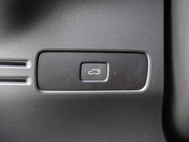 Volvo  Plus Dark 2WD B4 EU6d digitales Cockpit Memory Sitze Soundsystem HarmanKardon 36