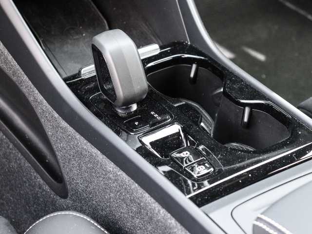 Volvo  Plus Dark 2WD B4 EU6d digitales Cockpit Memory Sitze Soundsystem HarmanKardon 36