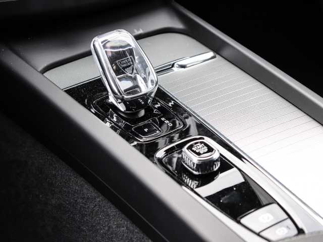 Volvo  Ultimate Dark Recharge Plug-In Hybrid AWD T8 Twin Engine EU6d Allrad HUD StandHZ