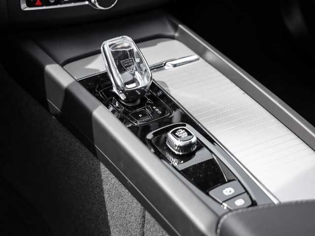 Volvo  Ultimate Dark Recharge Plug-In Hybrid AWD T8 Twin Engine EU6d Allrad HUD StandHZ