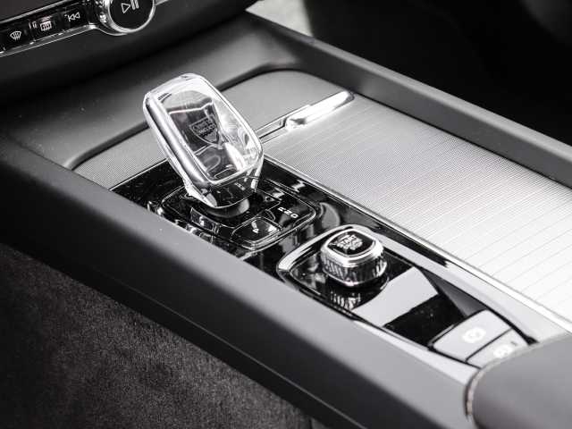 Volvo  Plus Dark Recharge Plug-In Hybrid AWD T8 Twin Engine EU6e Allrad StandHZG digita