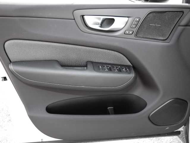 Volvo  Plus Dark Recharge Plug-In Hybrid AWD T8 Twin Engine EU6e Allrad StandHZG digita