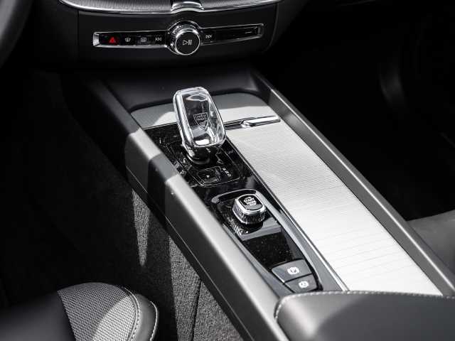 Volvo  Plus Dark Recharge Plug-In Hybrid AWD T8 Twin Engine EU6e Allrad StandHZG digita
