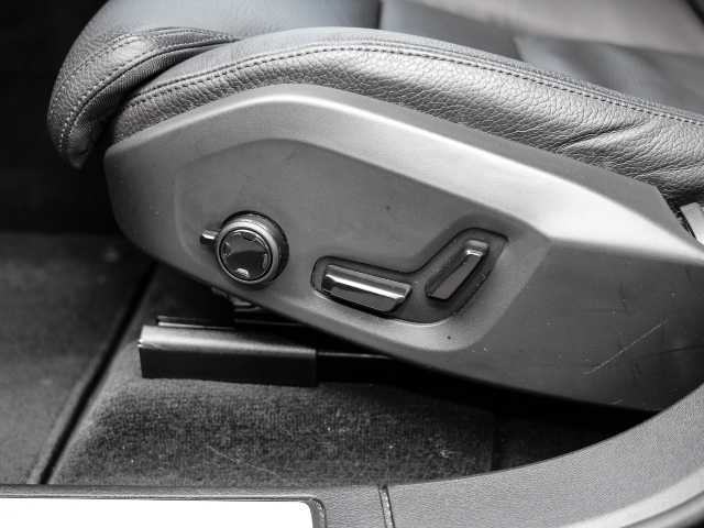 Volvo  Plus Dark 2WD B4 Diesel EU6d digitales Cockpit Memory Sitze Soundsystem HarmanKa
