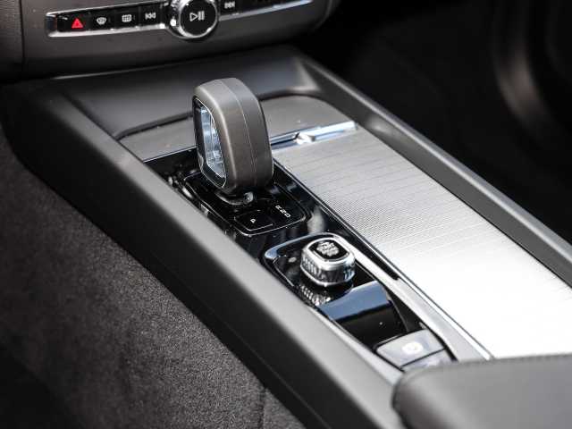 Volvo  Plus Dark 2WD B4 Diesel EU6d digitales Cockpit Memory Sitze Soundsystem HarmanKa