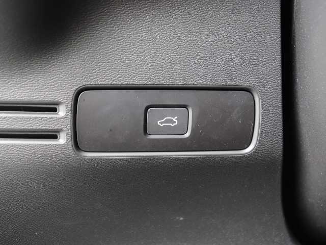 Volvo  Plus Dark 2WD B3 EU6d digitales Cockpit Memory Sitze Soundsystem HarmanKardon LE
