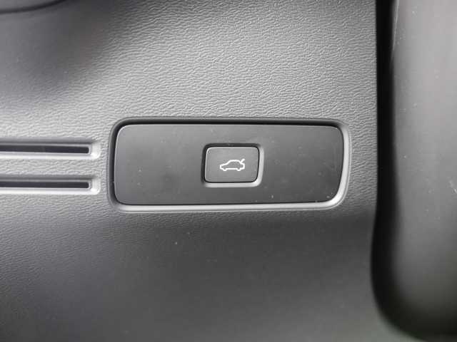 Volvo  Plus Dark 2WD B3 EU6d digitales Cockpit Memory Sitze Soundsystem HarmanKardon LE