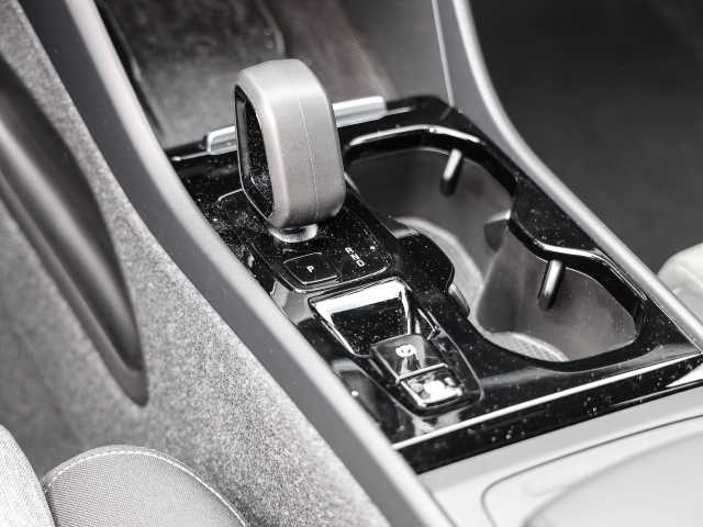 Volvo  Plus Dark 2WD B3 EU6d digitales Cockpit Memory Sitze Soundsystem HarmanKardon LE