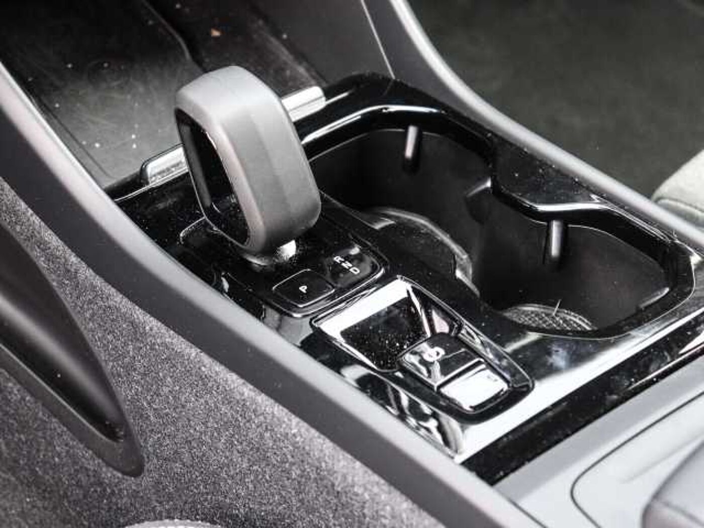 Volvo  Plus Dark 2WD B3 EU6d digitales Cockpit Memory Sitze Soundsystem HarmanKardon LE