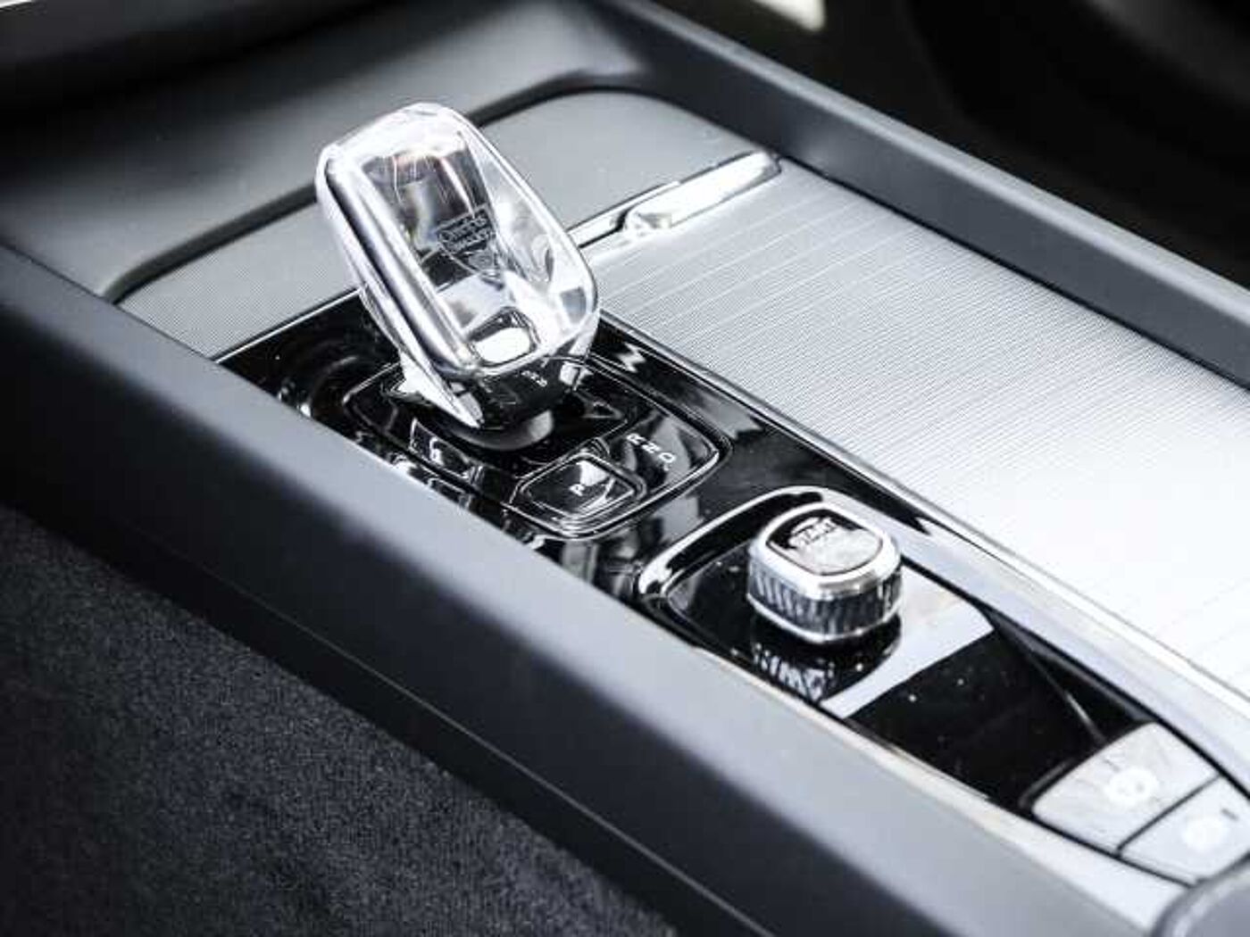 Volvo  Plus Dark Recharge Plug-In Hybrid AWD T8 Twin Engine EU6d Allrad StandHZG digita