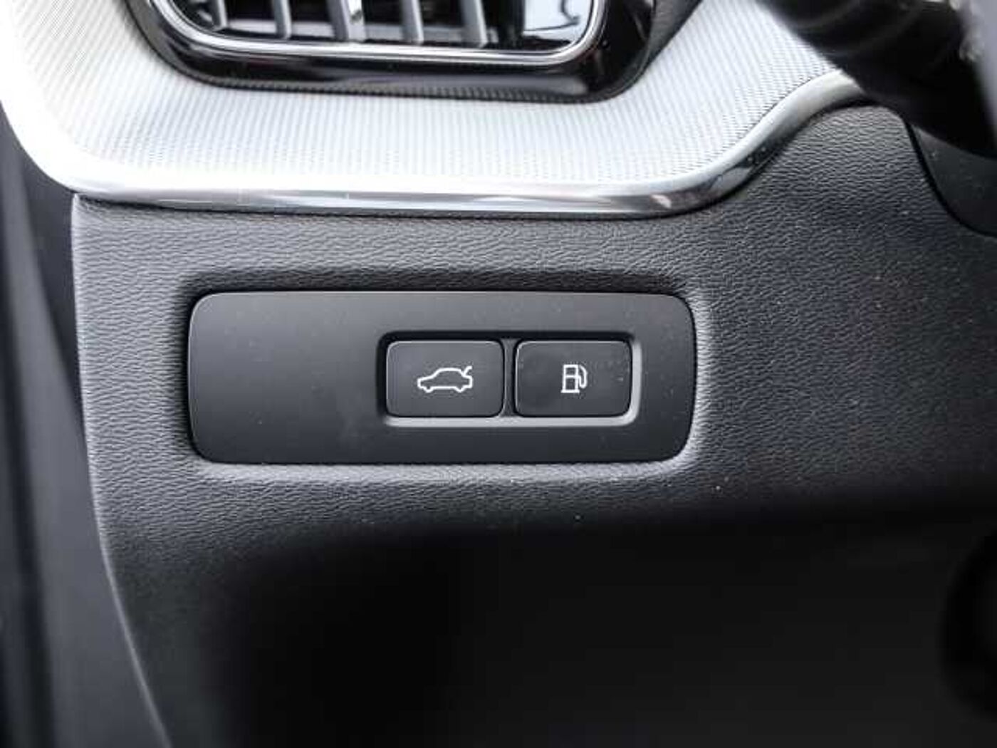 Volvo  Plus Dark Recharge Plug-In Hybrid AWD T8 Twin Engine EU6d Allrad StandHZG digita