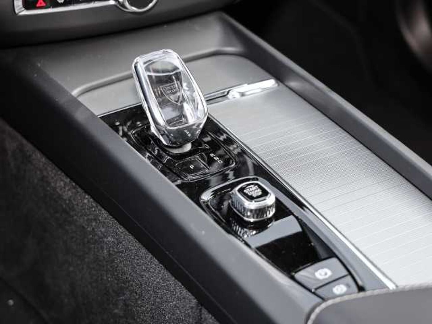 Volvo  Plus Dark Recharge Plug-In Hybrid AWD T8 Twin Engine EU6d Allrad StandHZG digita