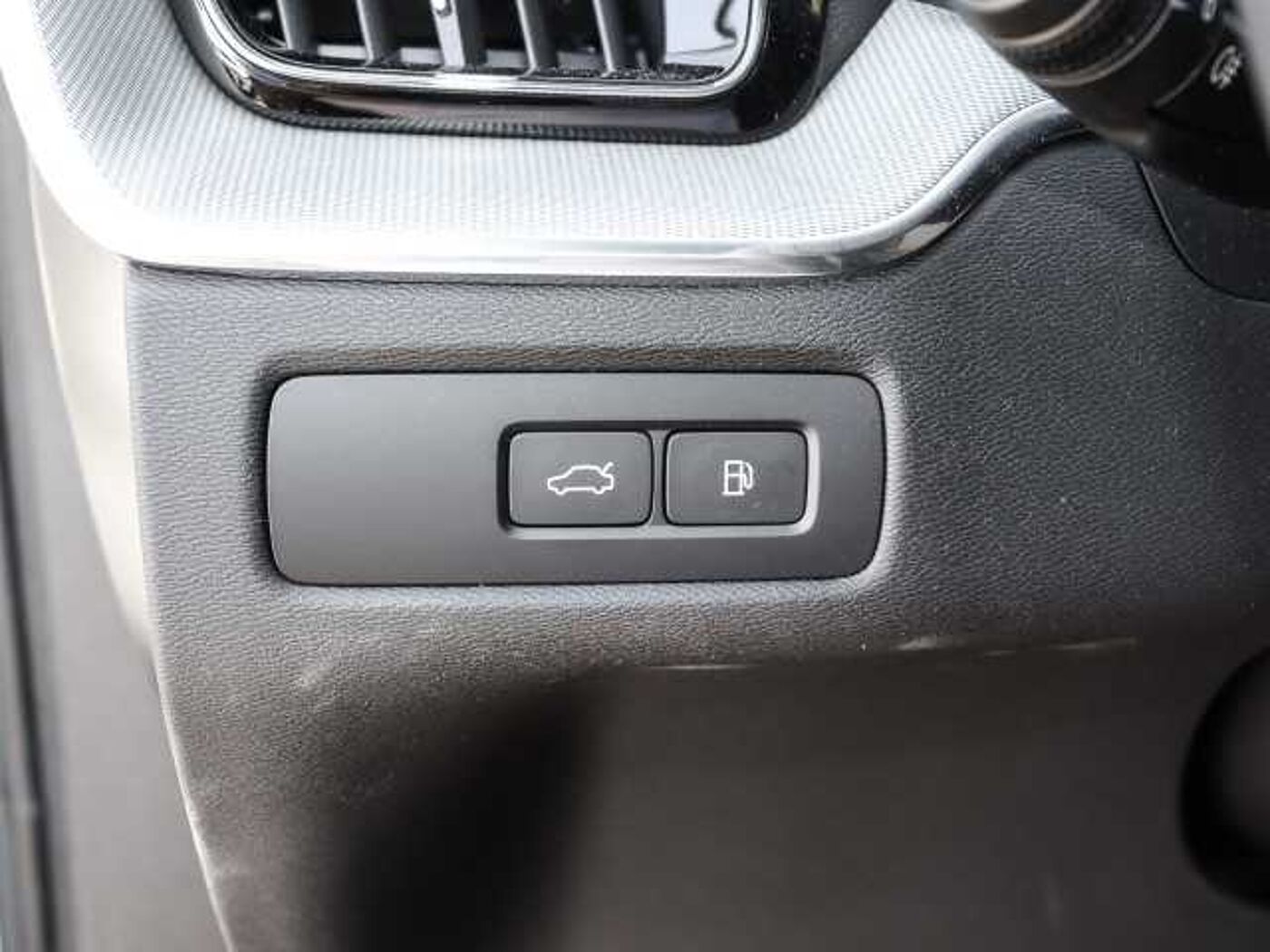 Volvo  Plus Dark Recharge Plug-In Hybrid AWD T8 Twin Engine EU6d Allrad StandHZG digita