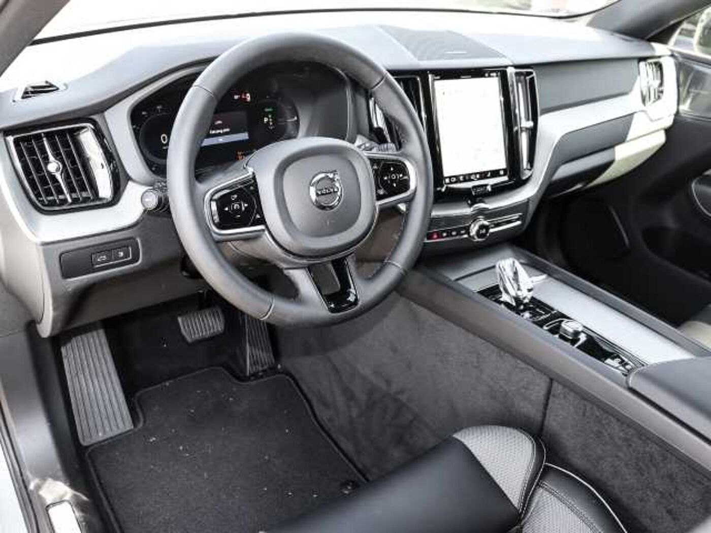 Volvo  Plus Dark Recharge Plug-In Hybrid AWD T8 Twin Engine EU6d Allrad StandHZG digita