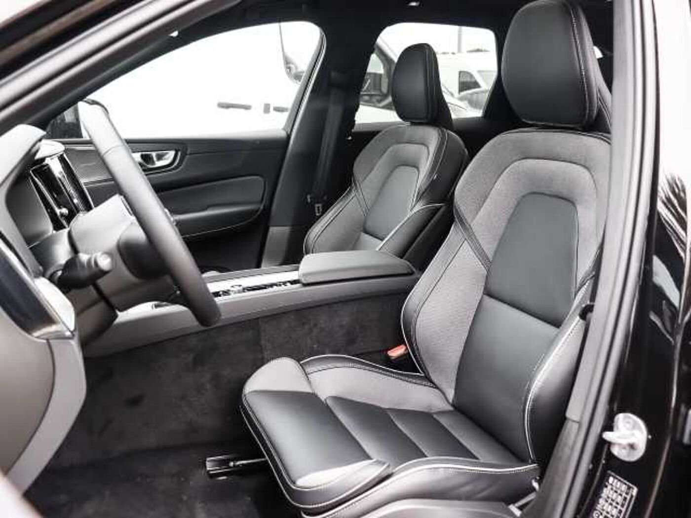 Volvo  Plus Dark Recharge Plug-In Hybrid AWD T6 Twin Engine EU6d Allrad StandHZG digita