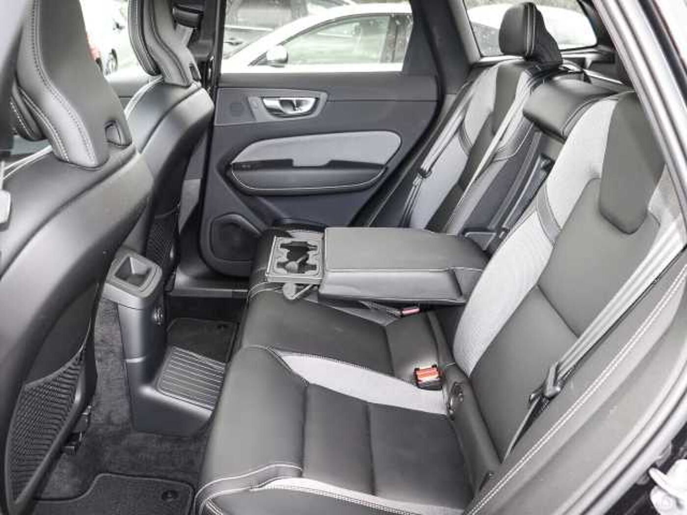Volvo  Plus Dark Recharge Plug-In Hybrid AWD T6 Twin Engine EU6d Allrad StandHZG digita