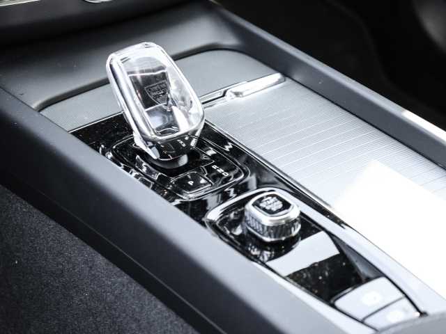 Volvo  Ultimate Dark Recharge Plug-In Hybrid AWD T8 Twin Engine EU6d Allrad HUD StandHZ