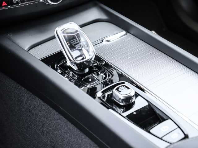Volvo  Plus Dark 2WD B4 Benzin EU6d StandHZG Leder digitales Cockpit Memory Sitze Sound