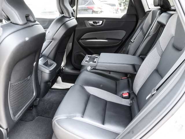 Volvo  Plus Dark 2WD B4 Benzin EU6d StandHZG Leder digitales Cockpit Memory Sitze Sound