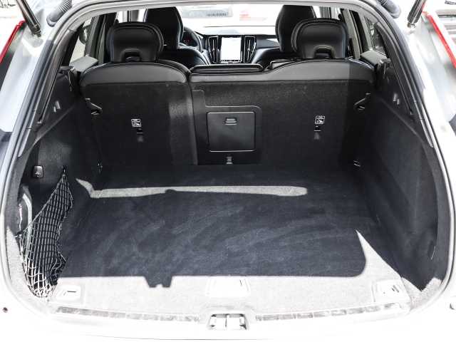 Volvo  Plus Dark 2WD B4 Benzin EU6d StandHZG Leder digitales Cockpit Memory Sitze Sound