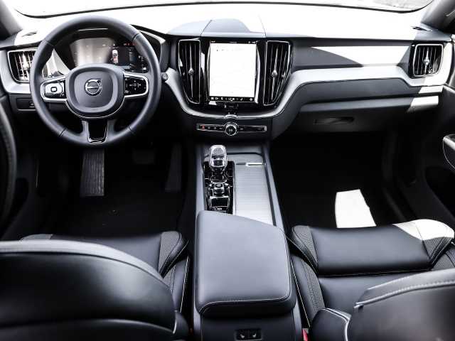 Volvo  Plus Dark 2WD B4 Benzin EU6d StandHZG Leder digitales Cockpit Memory Sitze Sound