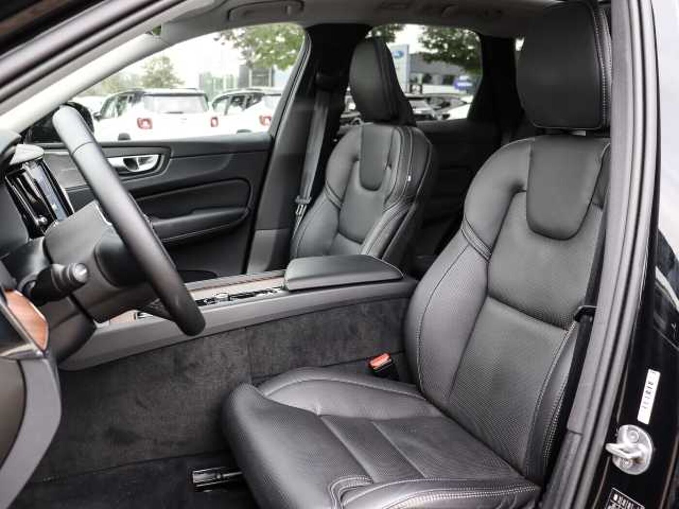 Volvo  Plus Dark Recharge Plug-In Hybrid AWD T8 Twin Engine EU6d StandHZG AHK digitales