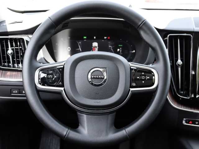 Volvo  Plus Dark Recharge Plug-In Hybrid AWD T8 Twin Engine EU6d StandHZG AHK digitales