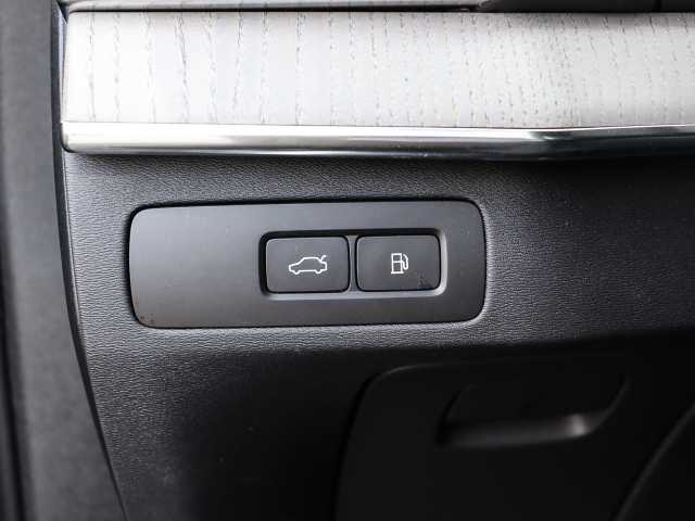 Volvo  Ultimate Bright Recharge Plug-In Hybrid AWD T8 Twin Engine EU6d 7-Sitzer HUD Sta