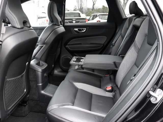 Volvo  Plus Black Edition Recharge Plug-In Hybrid AWD T8 Twin Engine EU6d StandHZG AHK