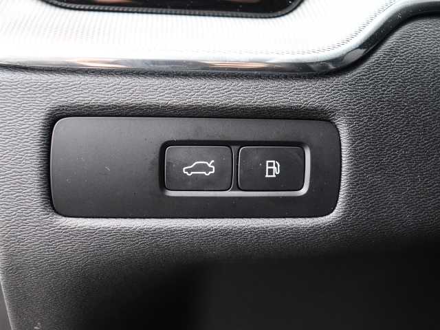 Volvo  Plus Bright Recharge Plug-In Hybrid AWD T8 Twin Engine EU6d StandHZG digitales C