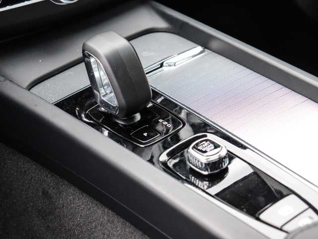 Volvo  Plus Bright Recharge Plug-In Hybrid AWD T8 Twin Engine EU6d StandHZG digitales C