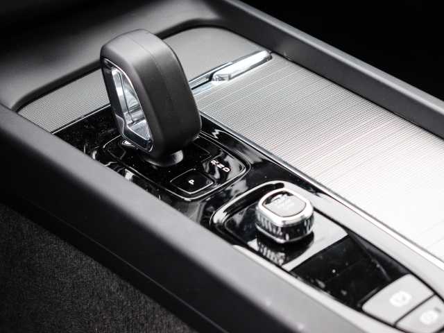 Volvo  Plus Dark 2WD B4 Benzin EU6d StandHZG digitales Cockpit Memory Sitze Soundsystem