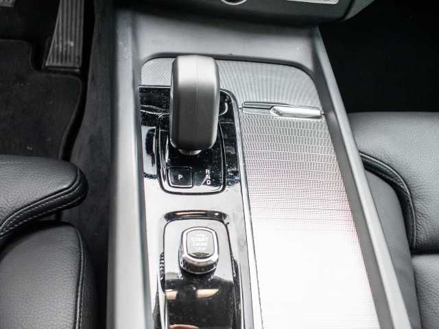 Volvo  Plus Dark Recharge Plug-In Hybrid AWD T6 Twin Engine EU6d StandHZG digitales Coc